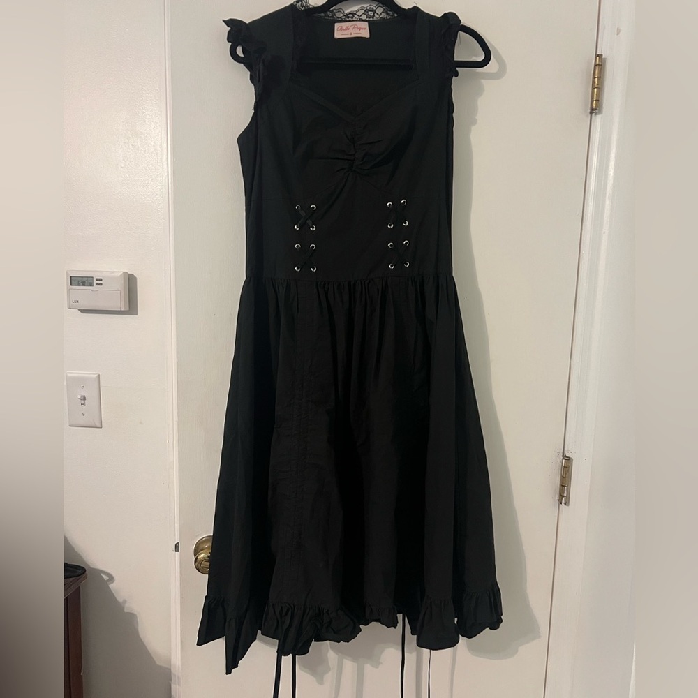 Classic Black Sleeveless Ruffle Hem Dress